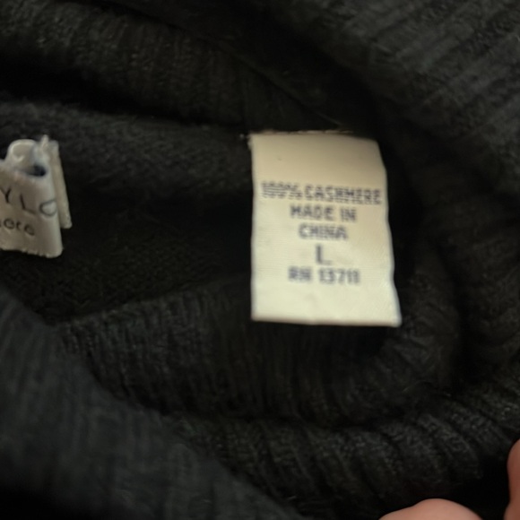 Lord and Taylor Large Cashmere sweater - Picture 5 of 5